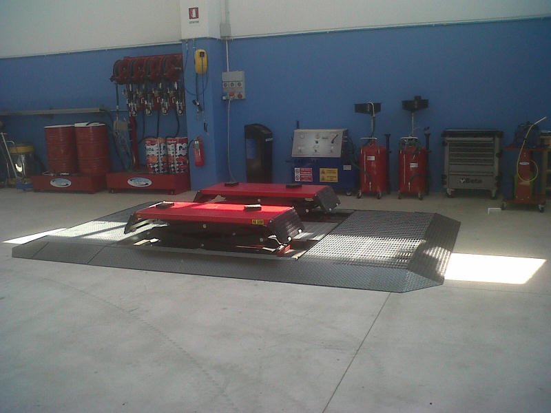 Isola di bonifica con sollevatore,grigliato e impianto aspirazione